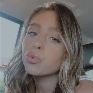 Meet your Posher, Carley